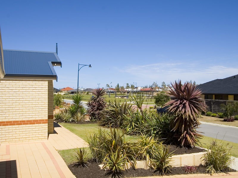 42 Ammanford Crescent, Butler WA 6036