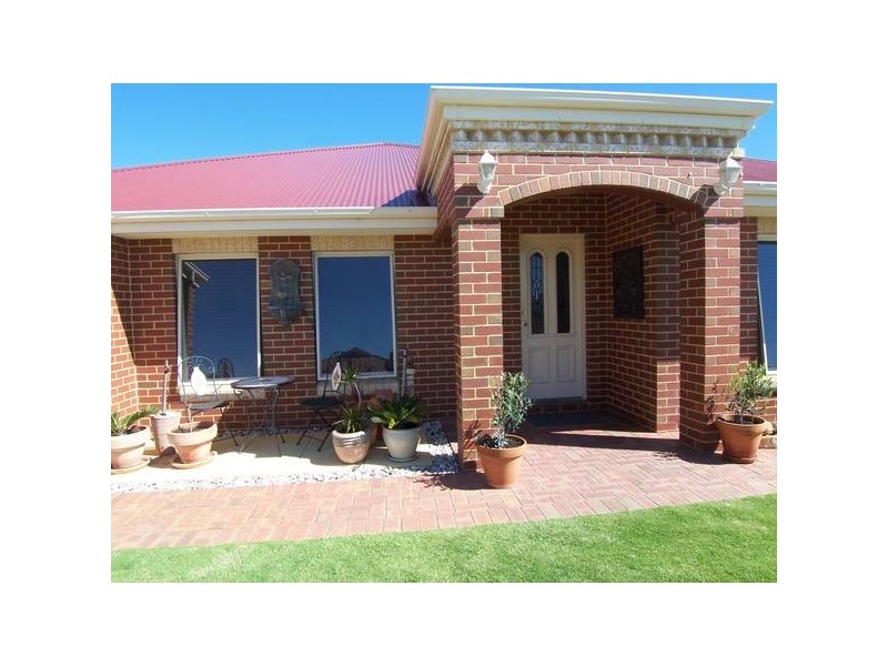 8 Silverton Avenue, Butler WA 6036
