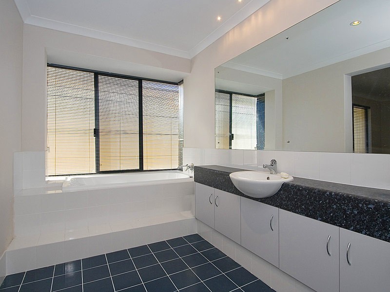 30 Seaspray Crescent, Jindalee WA 6036