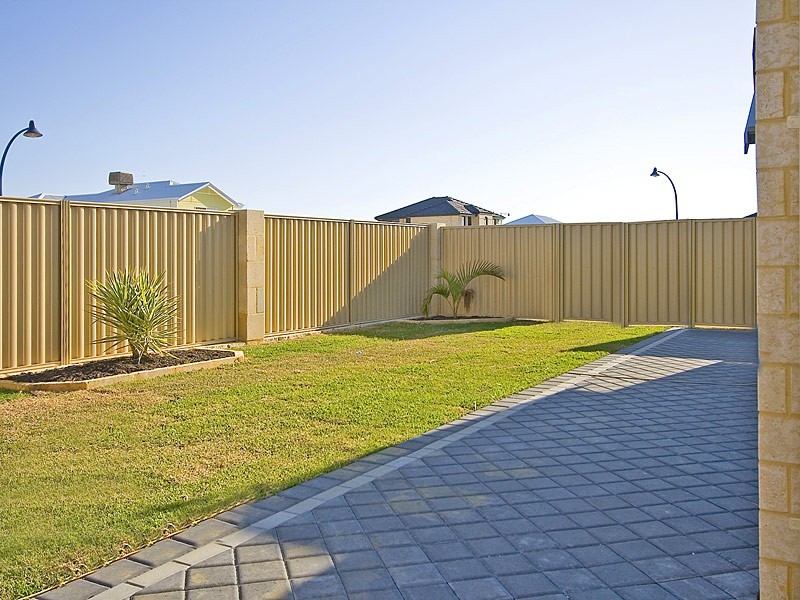 30 Seaspray Crescent, Jindalee WA 6036