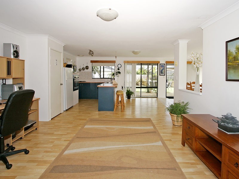 4 Presto Close, Quinns Rocks WA 6030