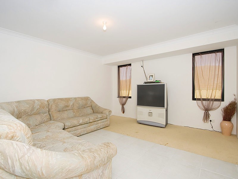 11 Voltaire Crescent, Ridgewood WA 6030