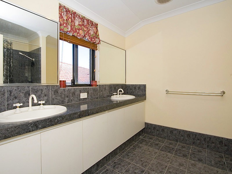 11 Voltaire Crescent, Ridgewood WA 6030