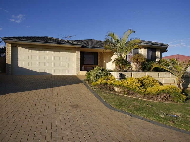 12 Kimbe Court, Mindarie WA 6030