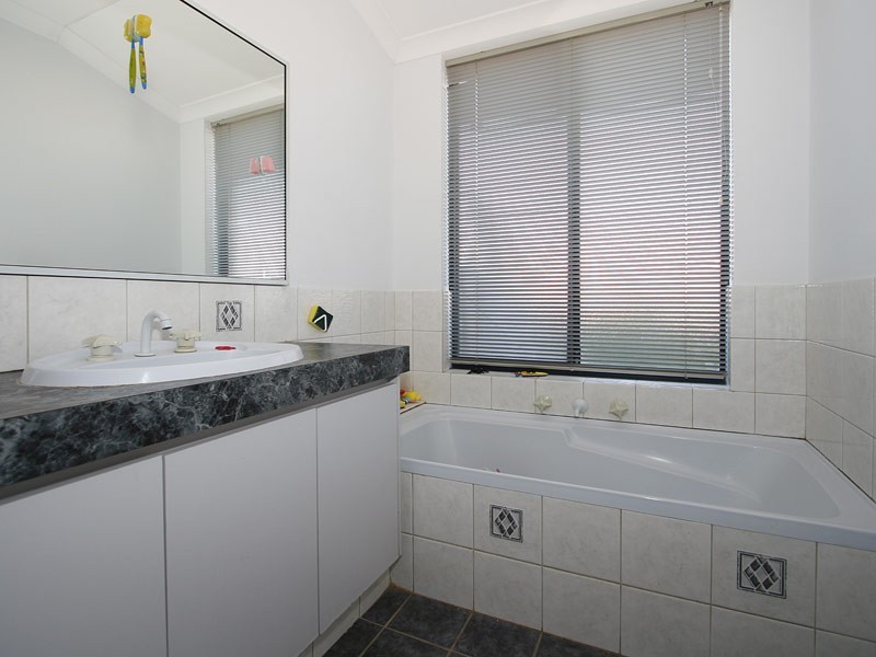 12 Kimbe Court, Mindarie WA 6030