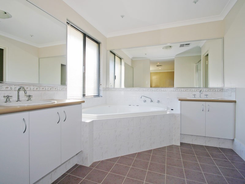 22 Ridgewood Boulevard, Ridgewood WA 6030