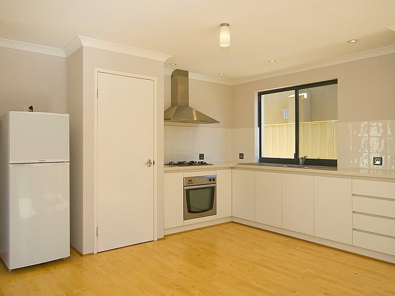 8 Seaspray Crescent, Jindalee WA 6036