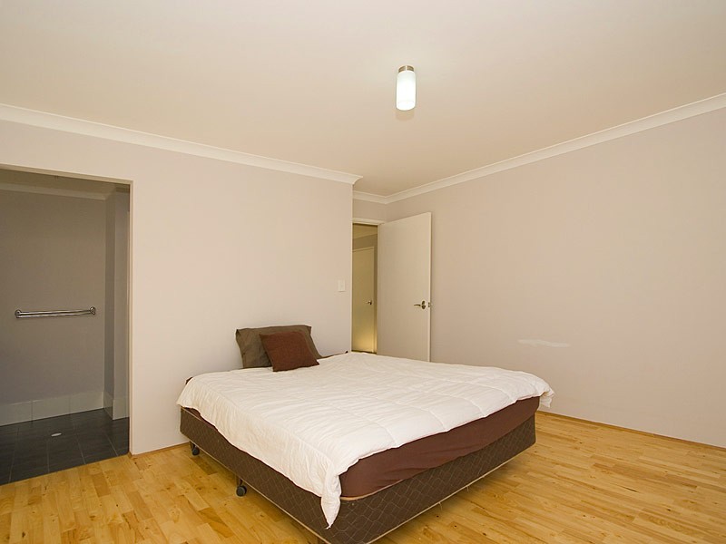 8 Seaspray Crescent, Jindalee WA 6036