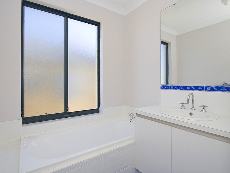 8 Seaspray Crescent, Jindalee WA 6036