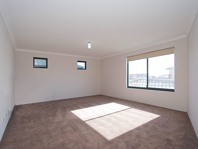 8 Seaspray Crescent, Jindalee WA 6036