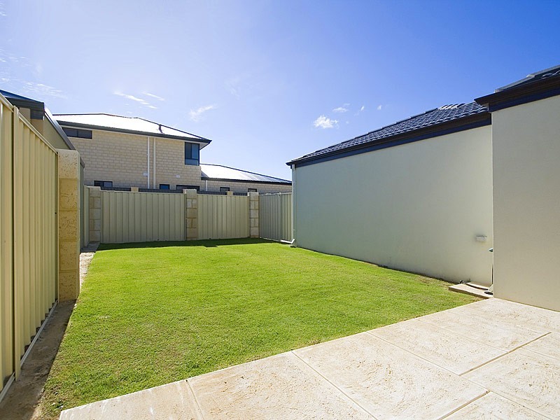 8 Seaspray Crescent, Jindalee WA 6036