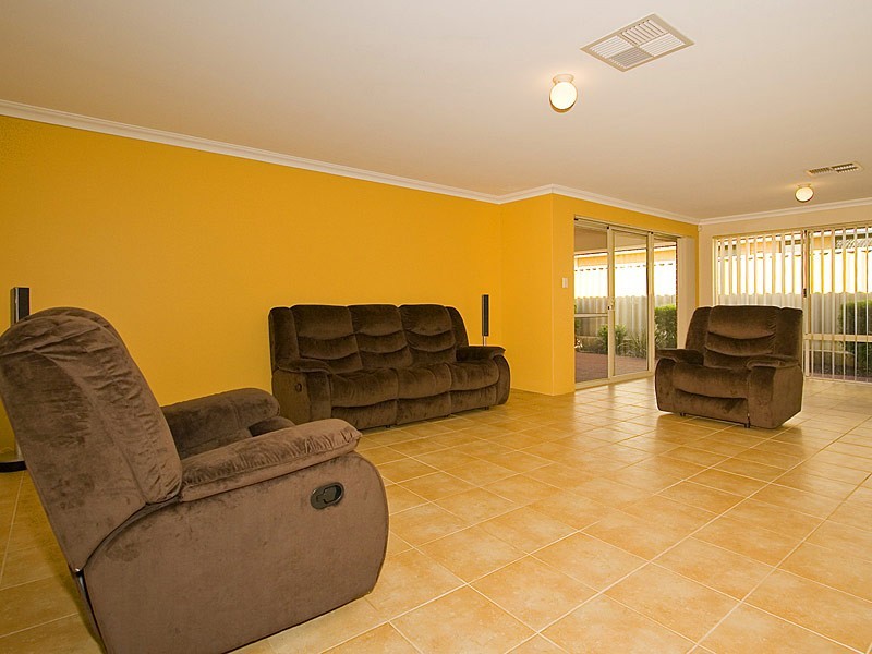 12 Sanderstead Loop, Butler WA 6036