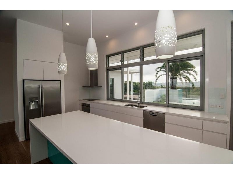 8 Owenia Way, Broken Head NSW 2481