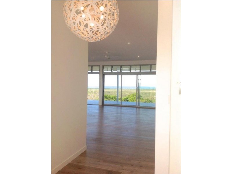 8 Owenia Way, Broken Head NSW 2481