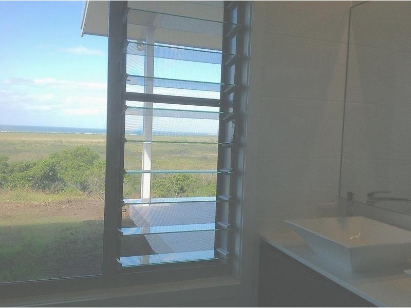 8 Owenia Way, Broken Head NSW 2481
