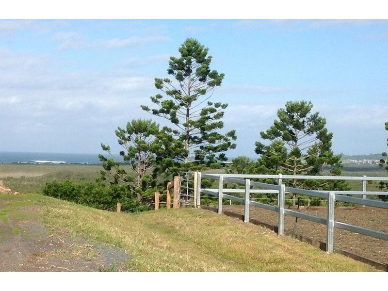 8 Owenia Way, Broken Head NSW 2481