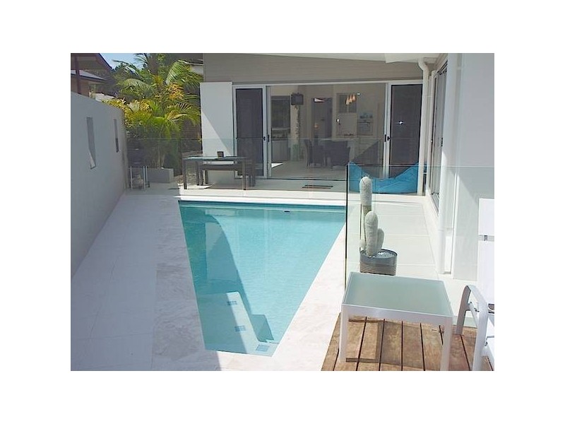 1 Honeysuckle, Suffolk Park NSW 2481