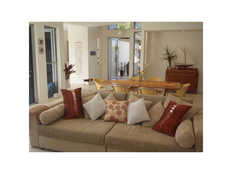 1 Honeysuckle, Suffolk Park NSW 2481