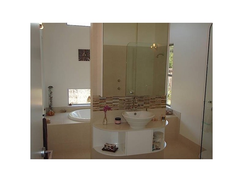 1 Honeysuckle, Suffolk Park NSW 2481