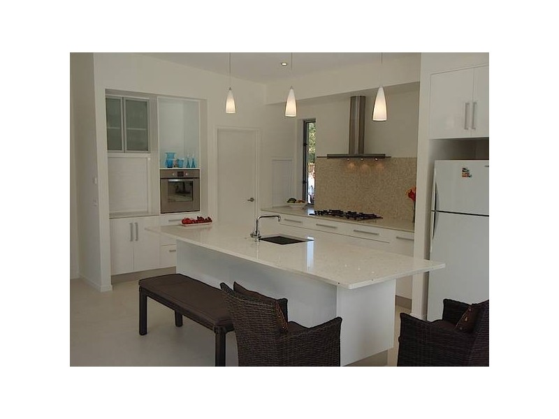 1 Honeysuckle, Suffolk Park NSW 2481