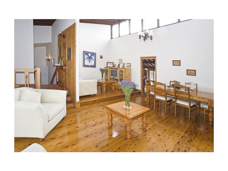 9 Jindabyne Cres, Peakhurst Heights NSW 2210