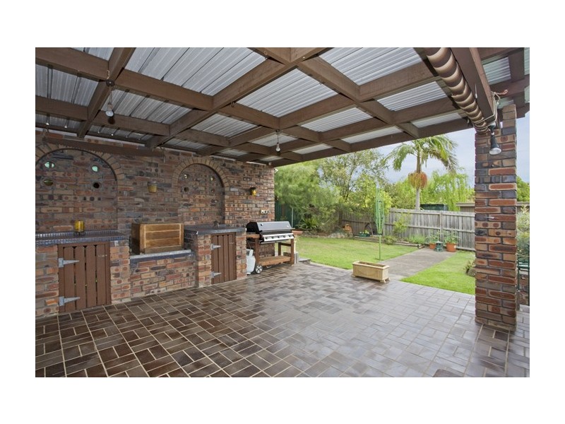 9 Jindabyne Cres, Peakhurst Heights NSW 2210