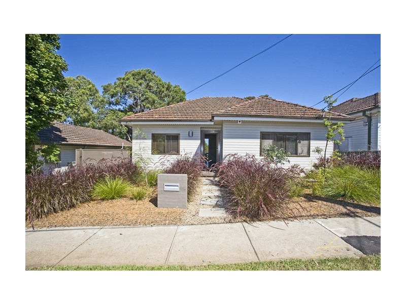 18 Evans Street, Peakhurst NSW 2210