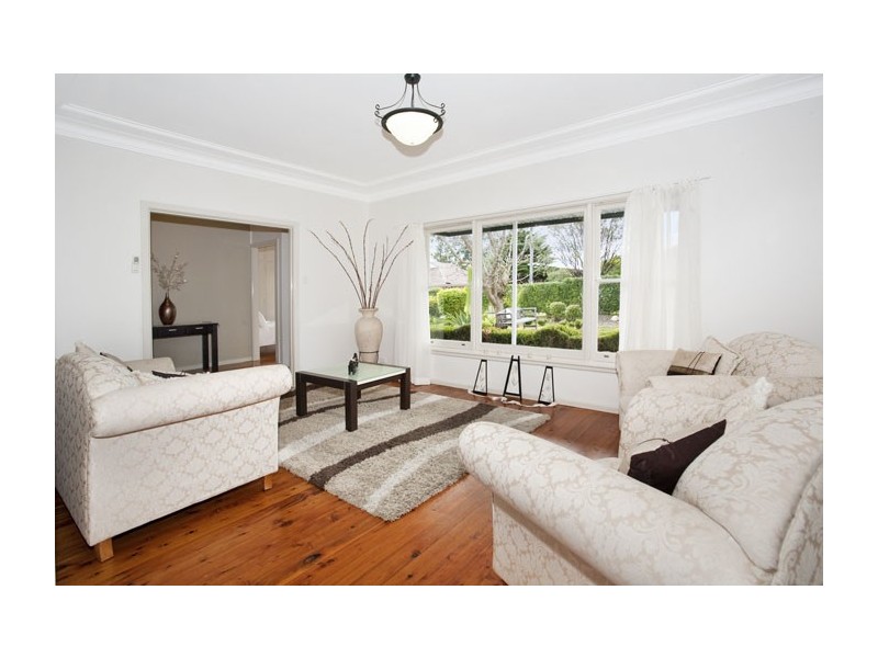 15 Grandview Cres, Lugarno NSW 2210