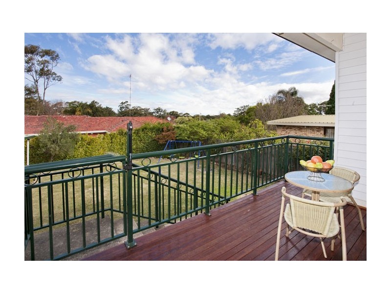 15 Grandview Cres, Lugarno NSW 2210