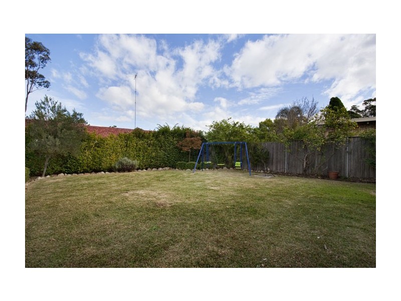 15 Grandview Cres, Lugarno NSW 2210