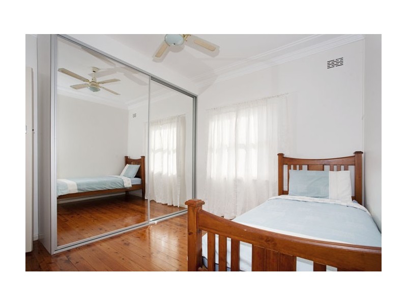 15 Grandview Cres, Lugarno NSW 2210