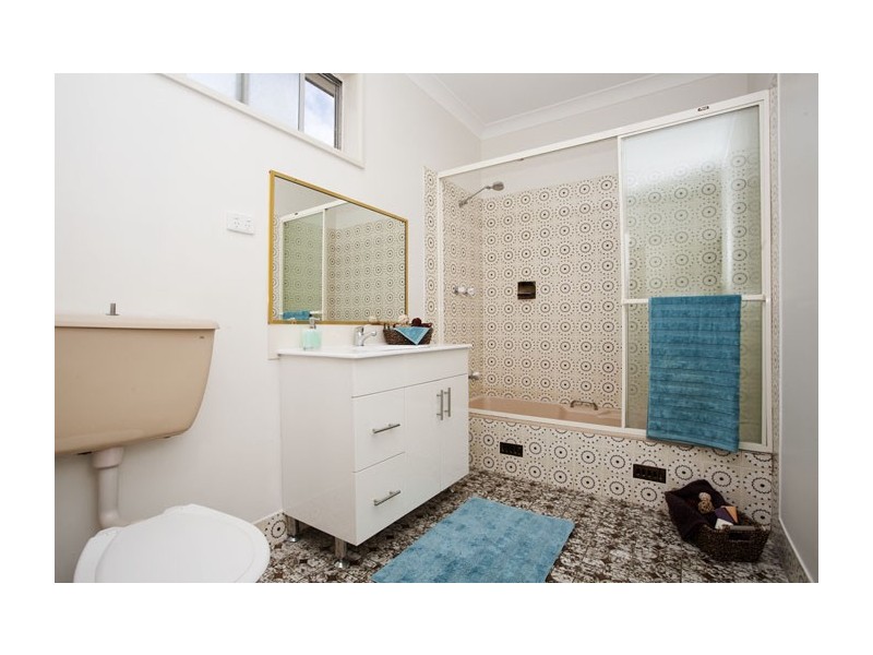 15 Grandview Cres, Lugarno NSW 2210