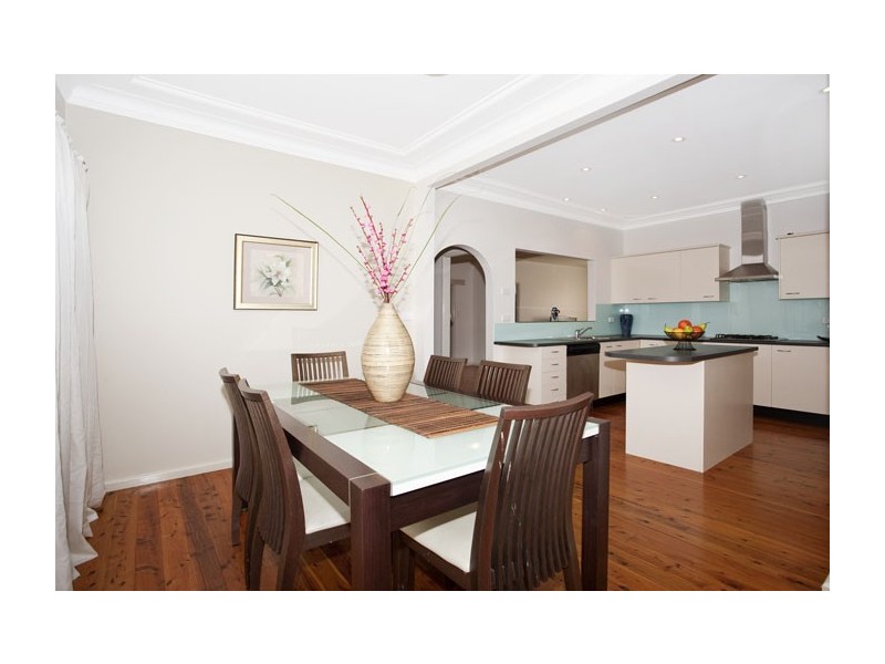 15 Grandview Cres, Lugarno NSW 2210