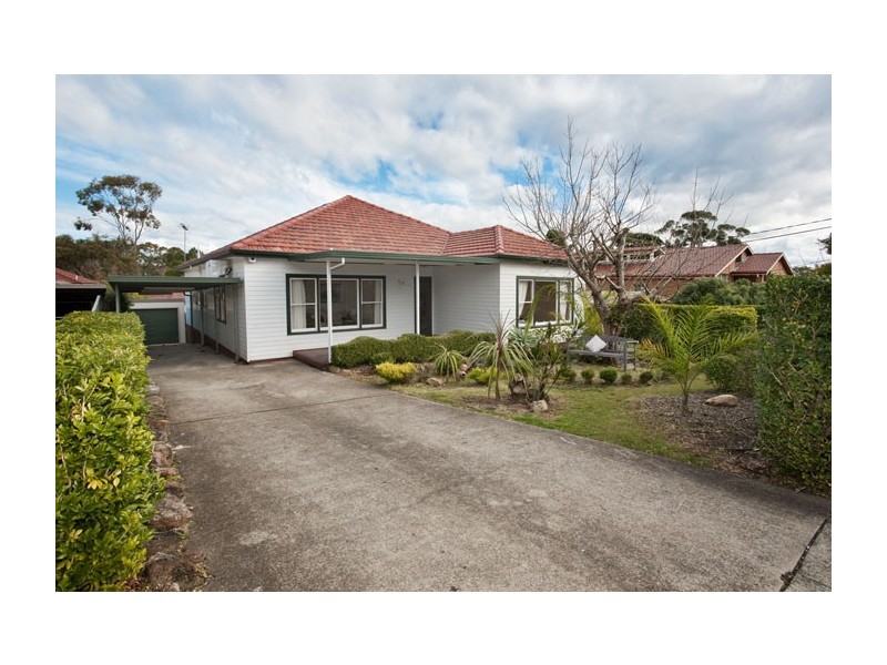 15 Grandview Cres, Lugarno NSW 2210