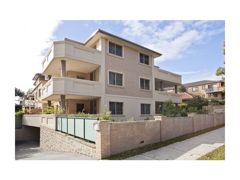 2/18 Cairns Street, Riverwood NSW 2210