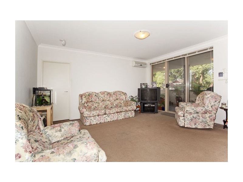 2/18 Cairns Street, Riverwood NSW 2210