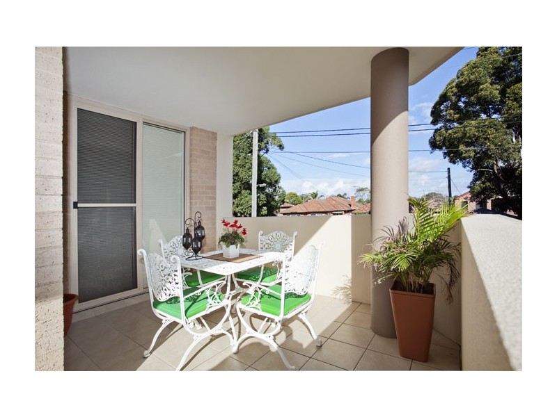 2/18 Cairns Street, Riverwood NSW 2210