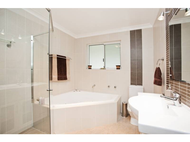 31 Whitegates Ave, Peakhurst Heights NSW 2210