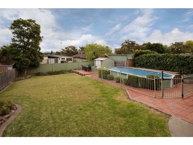 31 Whitegates Ave, Peakhurst Heights NSW 2210