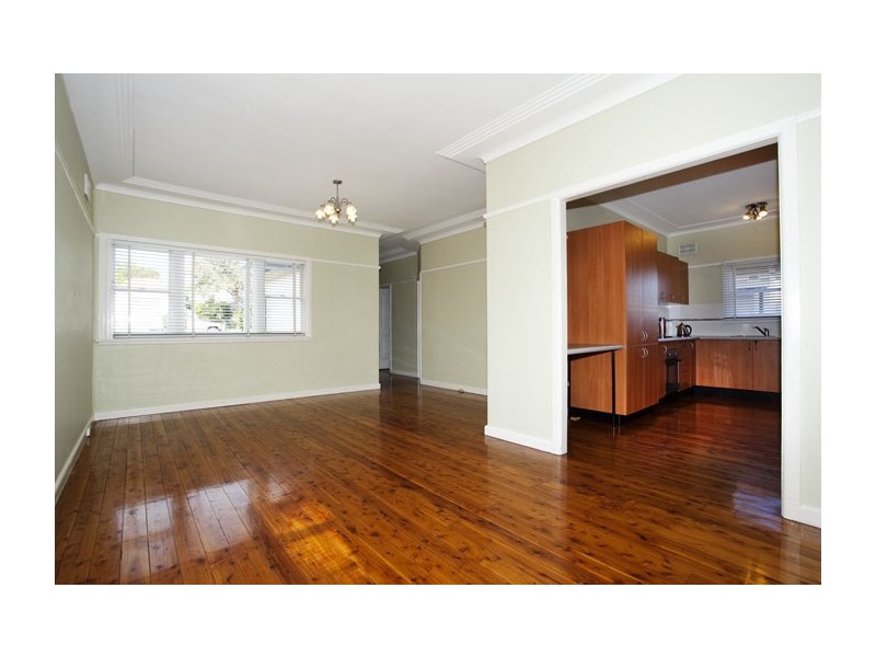 5 Eva St, Roselands NSW 2196