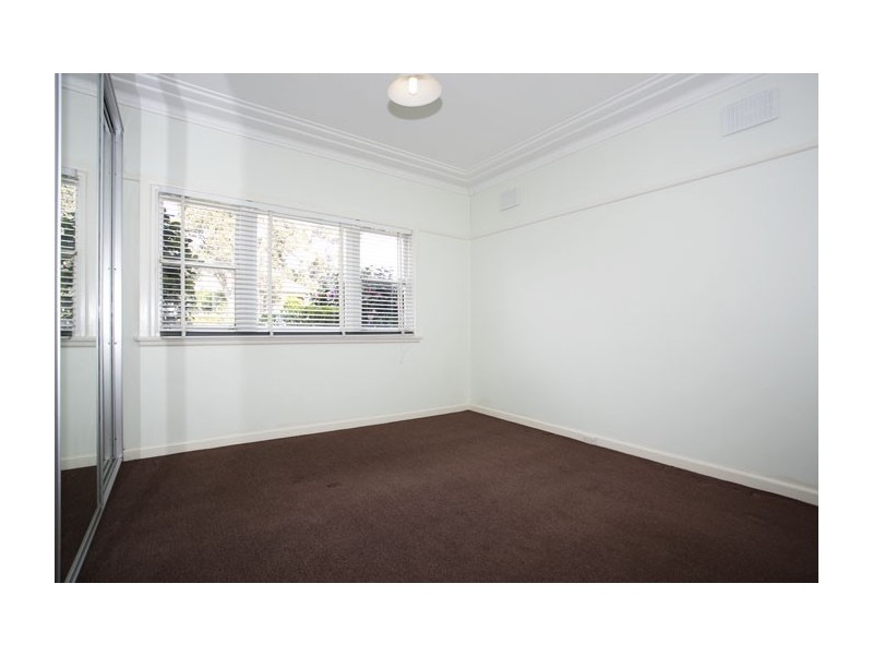 5 Eva St, Roselands NSW 2196