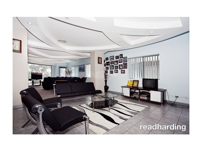 10a Moons AVe, Lugarno NSW 2210