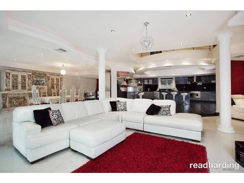 5 Tea Tree Place, Lugarno NSW 2210