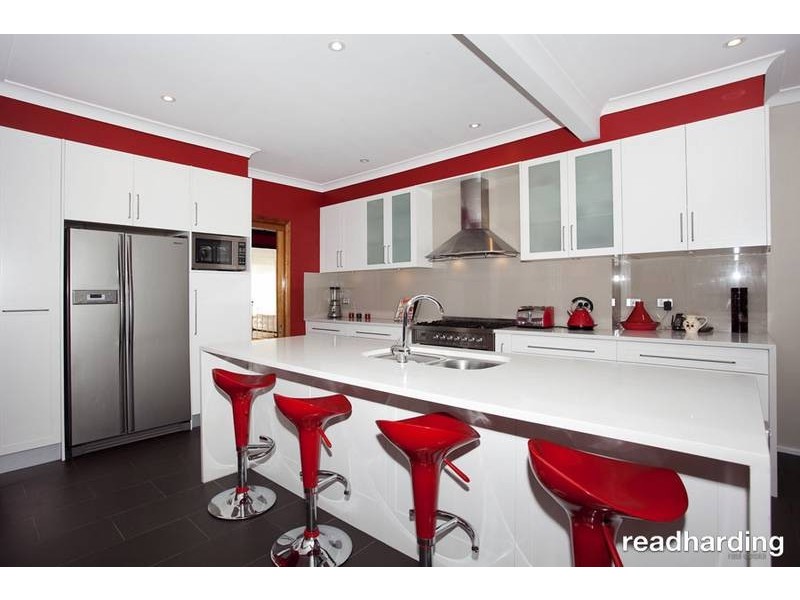 11 Grandview Cres, Lugarno NSW 2210