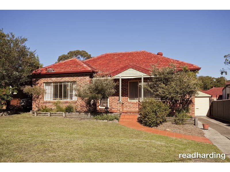 11 Grandview Cres, Lugarno NSW 2210