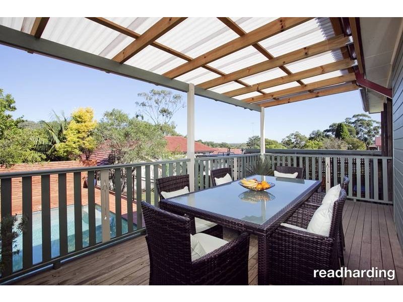 11 Grandview Cres, Lugarno NSW 2210
