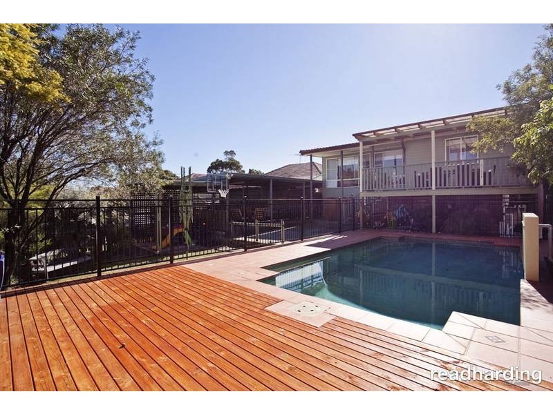 11 Grandview Cres, Lugarno NSW 2210