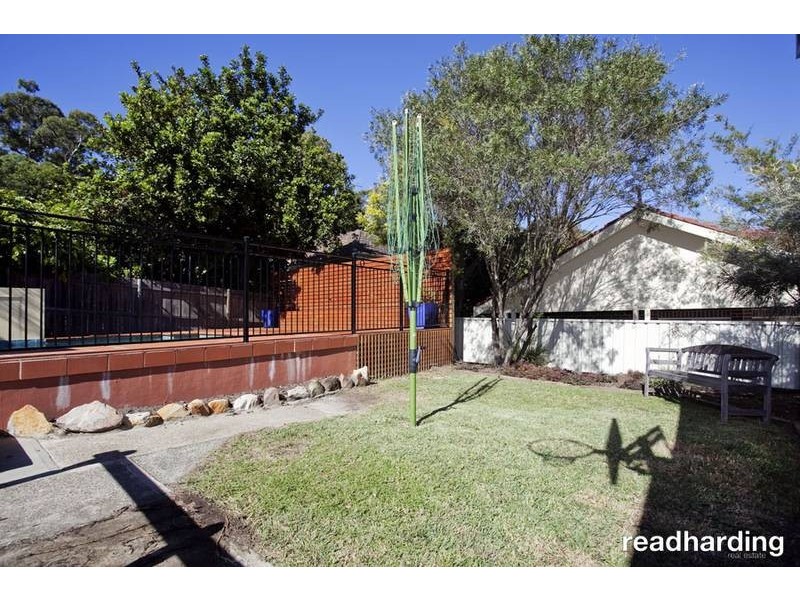 11 Grandview Cres, Lugarno NSW 2210