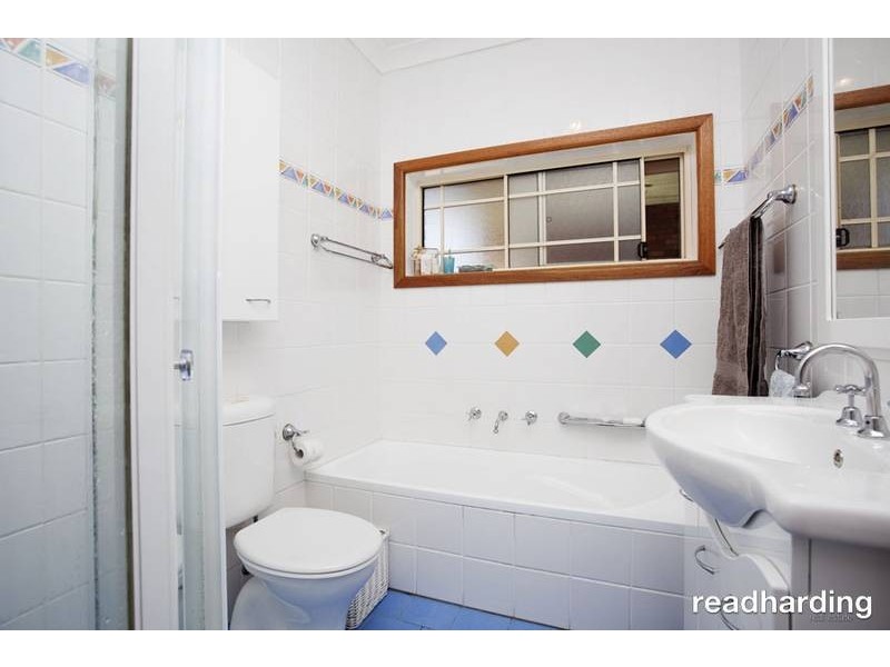 11 Grandview Cres, Lugarno NSW 2210