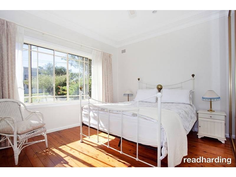 11 Grandview Cres, Lugarno NSW 2210